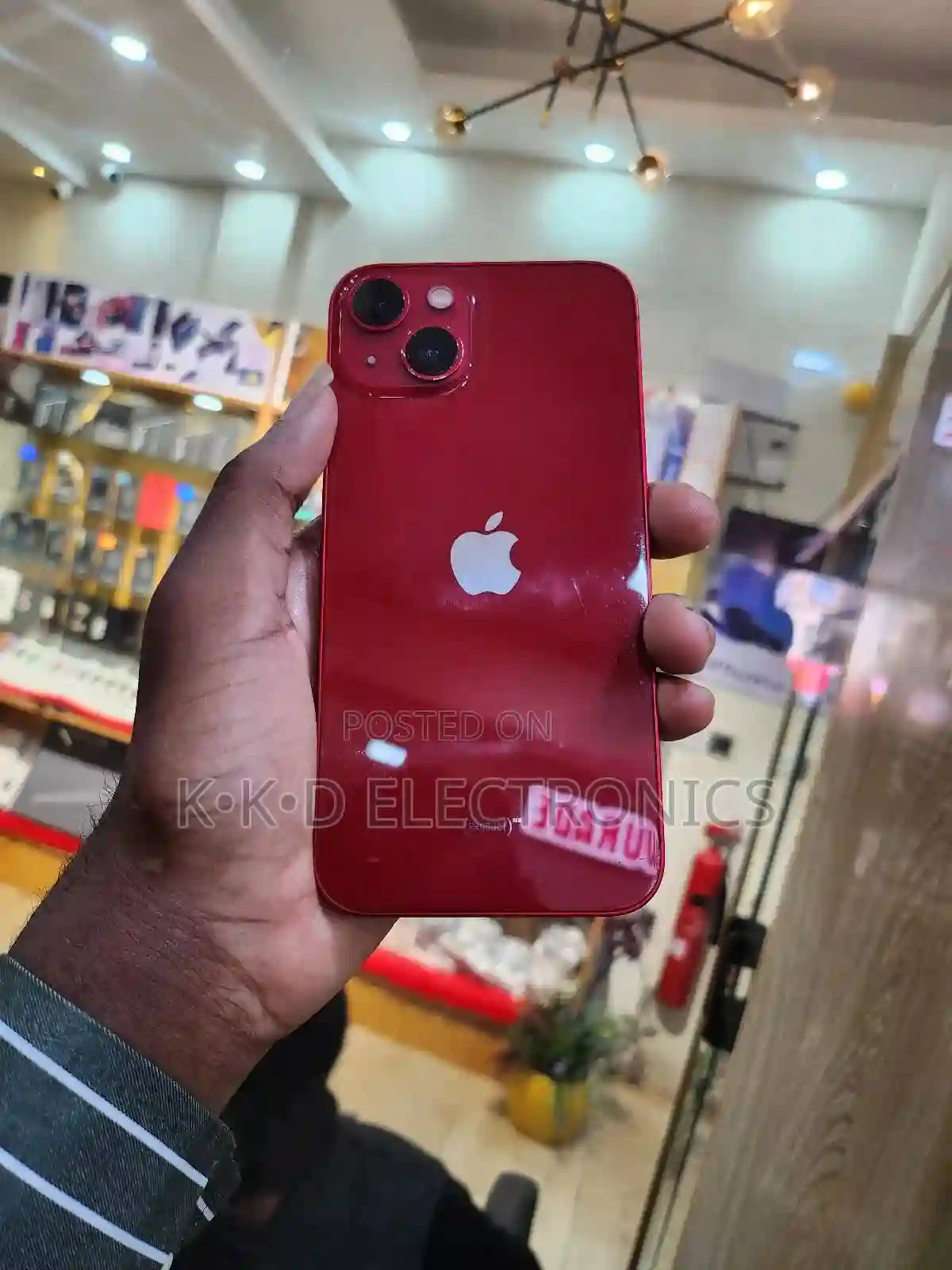 Apple iPhone 13 128 GB Red - Image 2