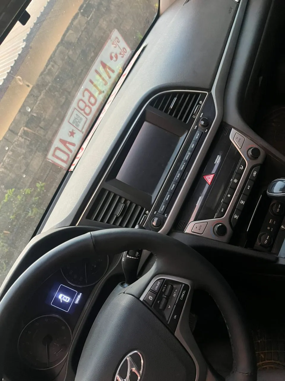 2017 Hyundai Elantra - Image 3